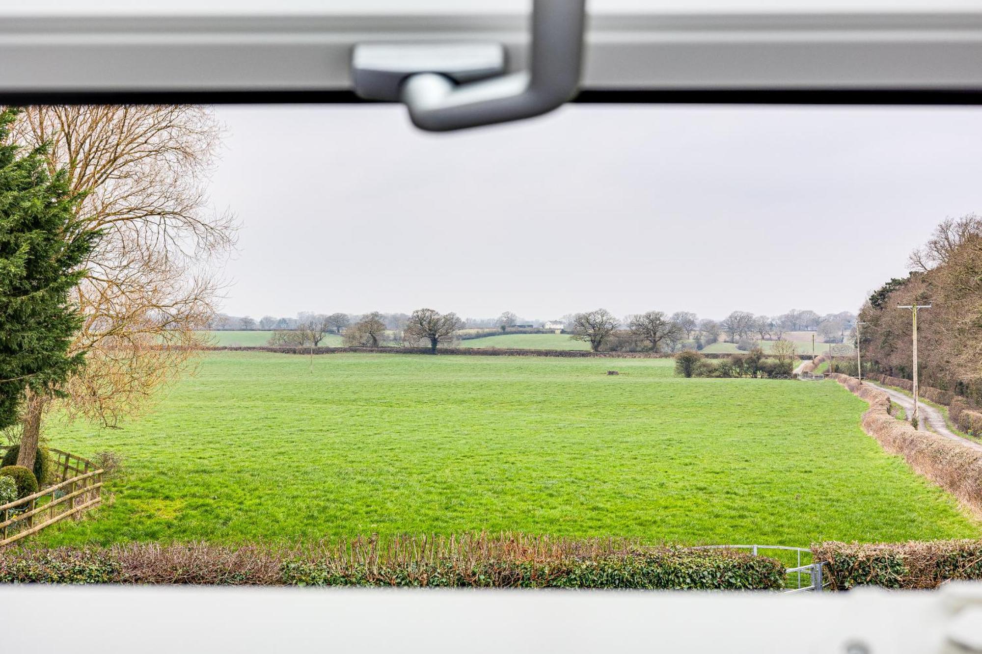 Villa Oak Tree Hideaway Whitchurch  Esterno foto