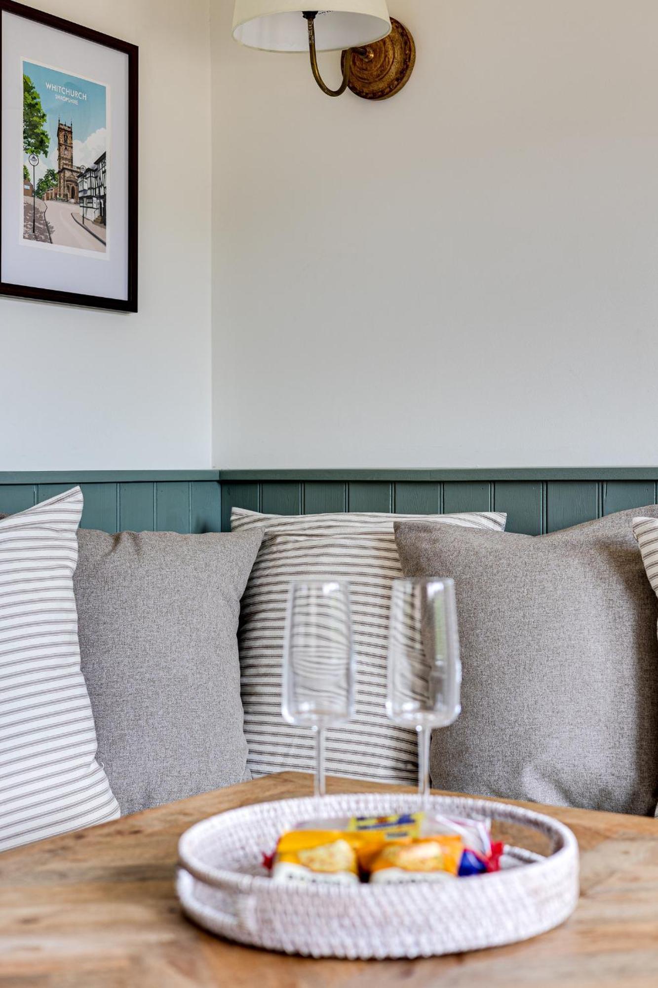 Villa Oak Tree Hideaway Whitchurch  Esterno foto