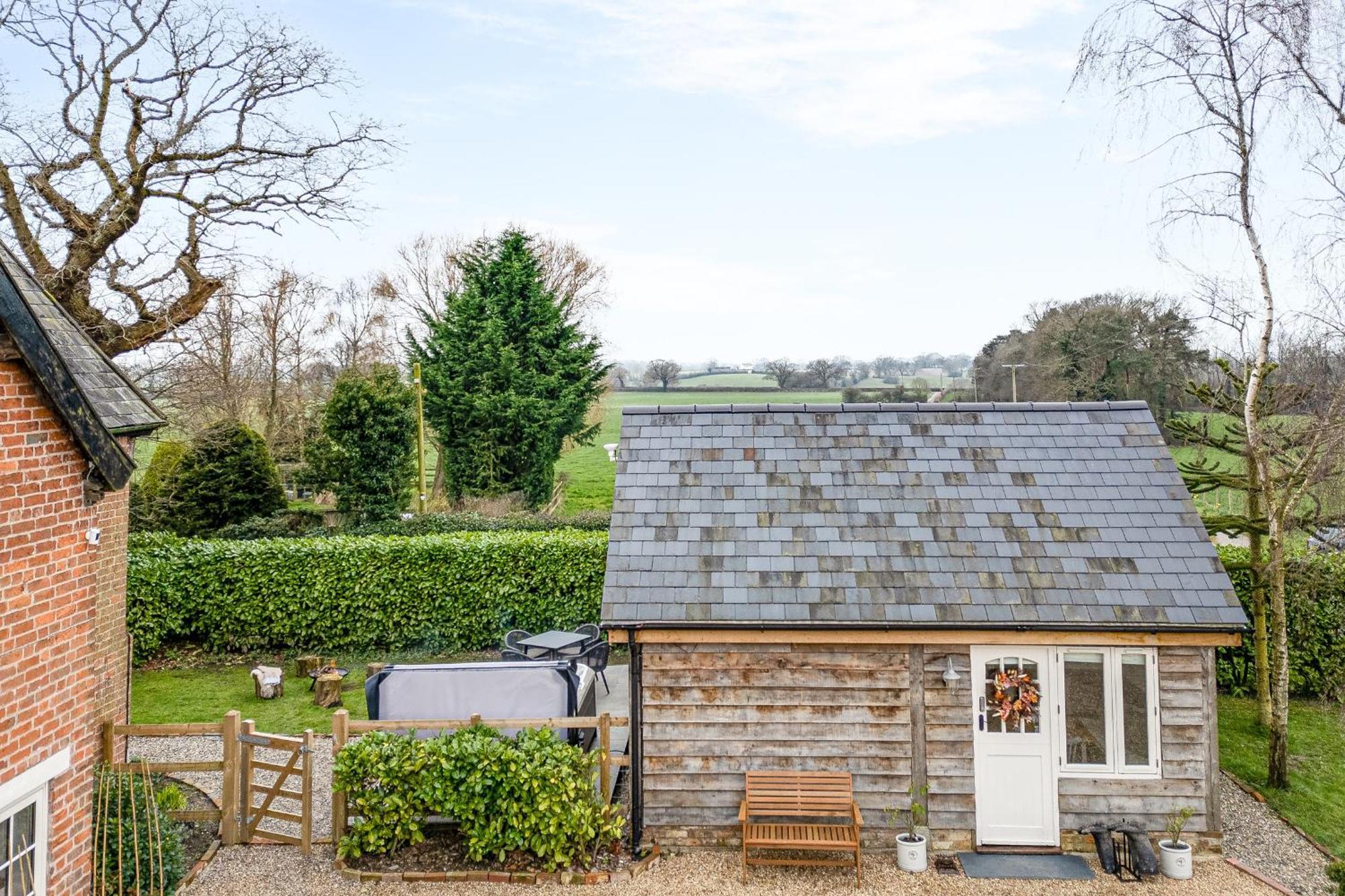 Villa Oak Tree Hideaway Whitchurch  Esterno foto