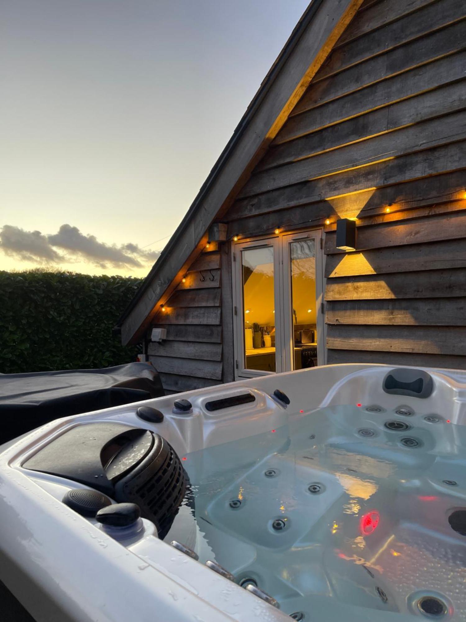 Villa Oak Tree Hideaway Whitchurch  Esterno foto