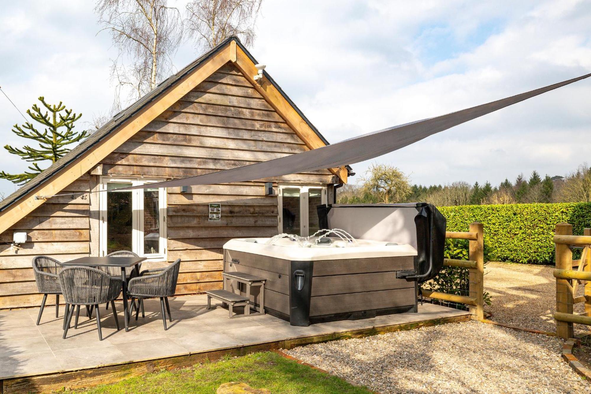 Villa Oak Tree Hideaway Whitchurch  Esterno foto